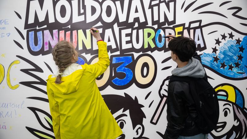From 8 to 16 August, young people across Moldova take center stage. The Youth Festival 2025 brings together the creativity, engagement, and energy of the new generation through a series of events — from discussions and workshops to great music and fun. The Europe Café team is joining the initiative and invites you to celebrate with us!