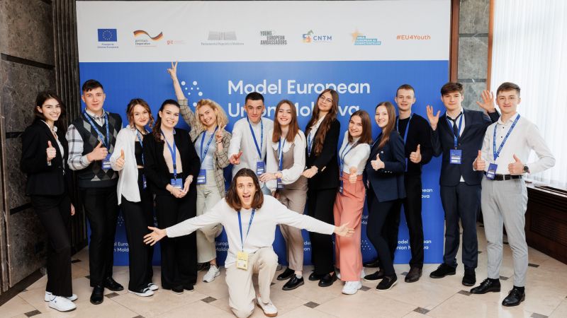 One hundred young people from across the Republic of Moldova will have the opportunity to participate in the second edition of Model European Union Moldova (MEU), an interactive simulation of the EU decision-making process. The event will be held from 28 to 30 March 2025 at the Parliament of the Republic of Moldova.