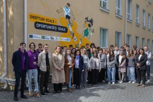 On May 28, a mural created by artist Cristina Gratii was unveiled at “Dragoș Vodă” Theoretical High School in Stăuceni. The artwork stands as a manifesto for promoting gender equality and for preventing and eliminating violence against women and girls.