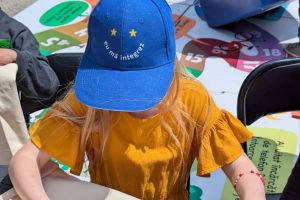 Sâmbătă, 23 mai 2026, curtea Muzeului Național de Istorie s-a transformat într-un veritabil hub al energiei, creativității și valorilor europene, odată cu celebrarea Nopții Europene a Muzeelor.