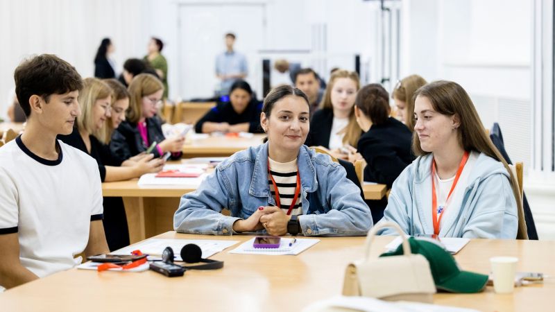 С 17 по 19 сентября 2025 года более 60 молодых людей из разных регионов страны принимают участие в IDEAthon-е «Будь переменой! Молодежные инициативы для межкультурного диалога» — мероприятии, посвященном развитию инновационных идей по продвижению межкультурного диалога и социальной сплоченности в сообществах.