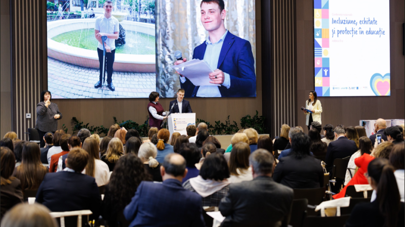 Peste 225 de specialiști în incluziune, cadre didactice și manageriale, experți, copii, părinți, precum și reprezentanți ai autorităților publice locale și centrale s-au reunit la cea de-a V-a ediție a Conferinței naționale „Incluziune, echitate și protecție în educație”, pentru a consolida viziunea și angajamentul național și local în dezvoltarea unui sistem educațional incluziv, aliniat la standardele europene.