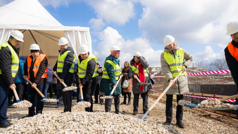 Stația de Tratare a Apei (STA) din Edineț este o investiție majoră de 5,85 milioane de euro oferite în cadrul programului EU4Moldova: Comunități Locale. Construcția stației de tratare a apei din Edineț va asigura apă potabilă pentru aproximativ 25.800 de locuitori ai Municipiului Edineț și ai orașului Cupcini.