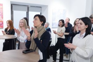 Inițiată în contextul Zilei Internaționale a Femeii 2024, campania „Femei ca tine” prezintă istoriile a 8 femei care au reușit să se afirme. Profesoare, conducătoare de troleibuz, administratoare de asociații, artiste și antreprenoare care au beneficiat de sprijinul Uniunii Europene (UE), toate contribuie la dezvoltarea domeniilor în care activează.