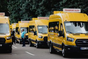 Десять школ в Республике Молдова начнут новый учебный год с современными и безопасными школьными микроавтобусами. 