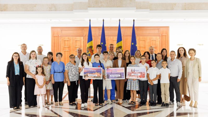 Concursul „EU & bunicii mei” a luat sfârșit! Cele trei echipe câștigătoare ale concursului național „EU & bunicii mei” au câștigat câte o vizită într-o capitală europeană.