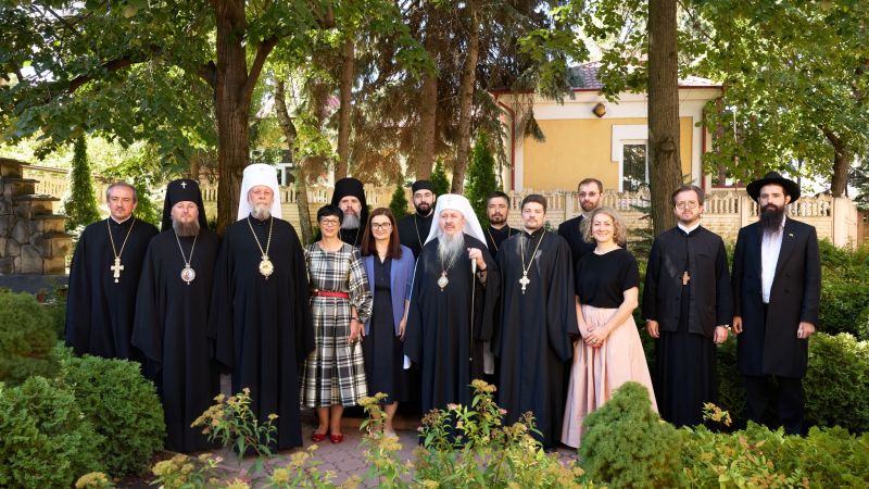 Pe 5 septembrie 2025, Comisara europeană pentru extindere, Marta Kos, a avut o întrevedere cu reprezentanții comunităților religioase din Moldova. Religia și tradițiile reprezintă inima identității Moldovei și rămân o temelie esențială pentru construirea unei țări puternice și unite.
